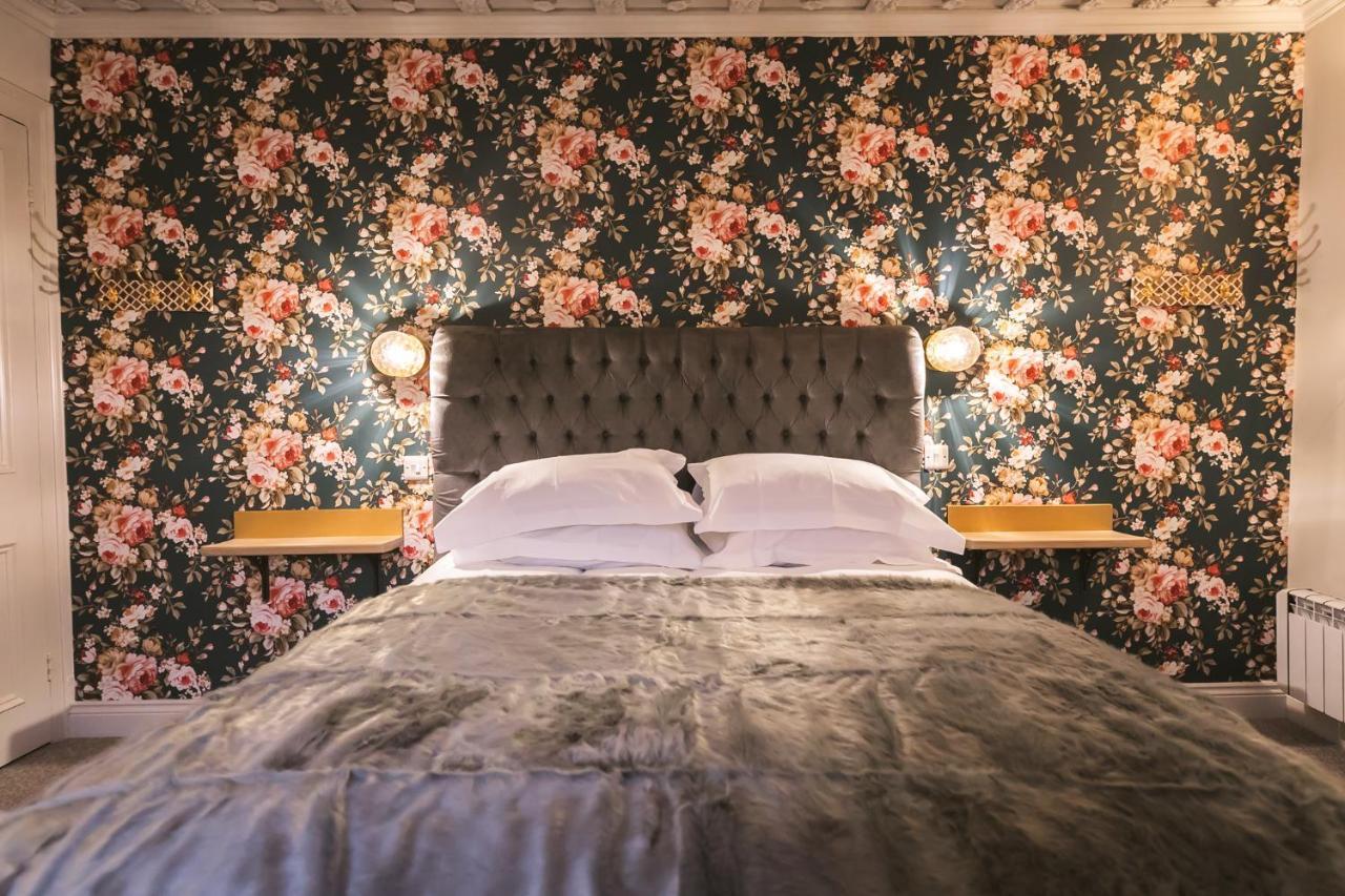 מלון גודלמינג The Rose & Crown מראה חיצוני תמונה